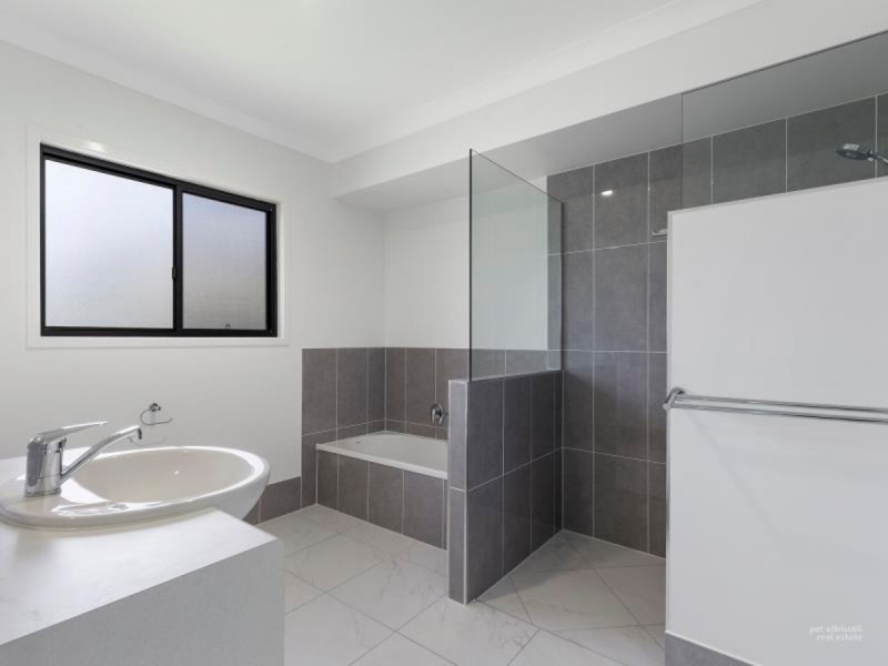 125a Main Street, Park Avenue QLD 4701